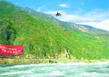 Lifan motorcycle wirewalking